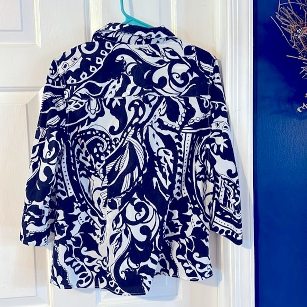 Women’s Chico’s Black & White 3/4 Sleeve Floral Button Up Blouse Size 1 US M - Picture 6 of 6